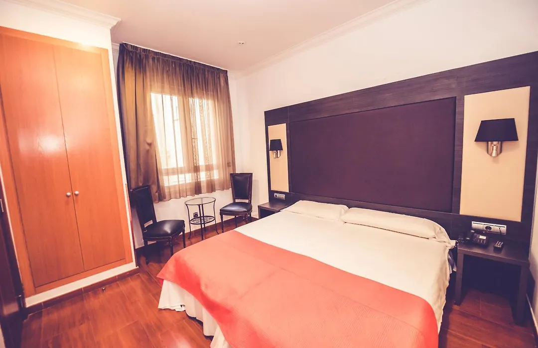 Hostal Sol Los Angeles-1